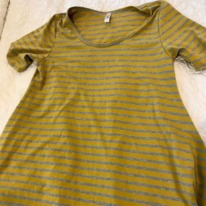 NWOT LulaRoe Perfect Tee Medium